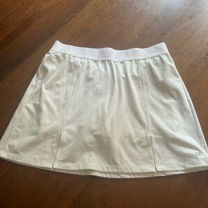 White GapFit Skort. New without tags. Size M Tall.